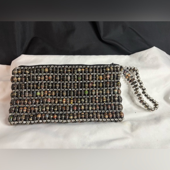 Beaded ladies Kenya paper clutch - Picture 2 of 5